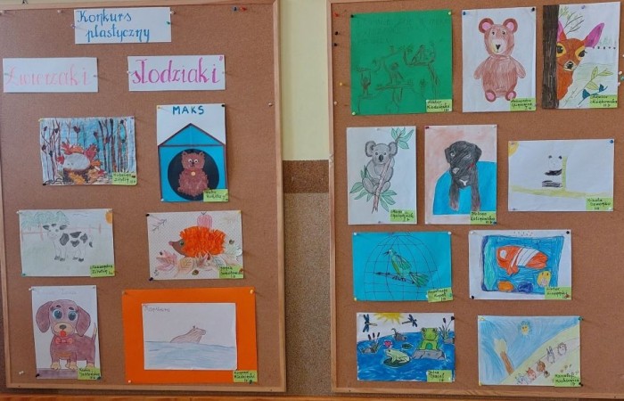Z radością ogłaszamy zakończenie naszego konkursu plastycznego, w którym uczniowie mieli okazję zaprezentować swoje twórcze podejście do tematu zwierząt! 
Prace uczestników były niezwykle pomysłowe i różnorodne. Uczniowie pokazali zarówno zwierzęta w ich naturalnym środowisku, jak i te żyjące w naszych domach czy na farmach. Konkurs stał się świetną okazją, by przypomnieć, jak ważne jest traktowanie ich z szacunkiem, empatią i zrozumieniem. Nagrody dla wyróżnionych ufundowała Rada Rodziców.
