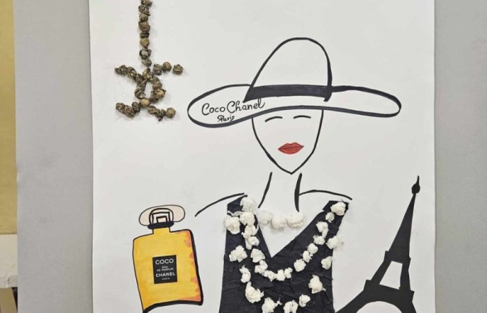 Uczennice klas 4-5 w ramach projektu S.Z.U.M. zaprezentowały „Galerie Inspirujących Kobiet” podczas zajęć z kreatywności. Była to wspaniała okazja do wprowadzenia w świat wartości takich jak szacunek, wdzięczność i docenianie roli kobiet w społeczeństwie. Zaplanowane aktywności nie tylko wzbogaciły wiedzę, ale także rozwinęły wśród uczniów umiejętności społeczne i artystyczne. Plakaty zostały wykonane techniką collage czyli techniką artystyczną polegającą na formowaniu kompozycji z różnych materiałów i tworzyw - gazet, tkanin, fotografii, drobnych przedmiotów codziennego użytku itp.Prace plastyczne ukazują kobiety wykształcone, silne, zdecydowane, które osiągnęły sukces, odmieniły świat i mogą stać się motywacją  do działania w dzisiejszych czasach.