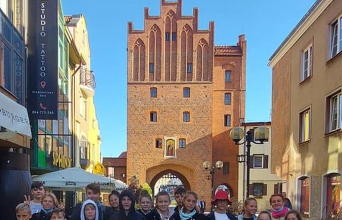 Dziś Uczestnicy projektu odwiedzili Centrum Nauki Eksperyment .Była to doskonała okazja do doświadczenia różnych dziedzin nauki. Następnym punktem programu był nadmorski klif i regeneracyjny piknik. Niesamowite wrażenie wywarły na nas statki zacumowane w gdyńskim porcie.