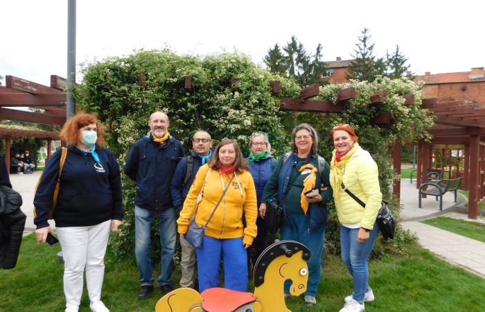 Pani Dyrektor i  uczniowie z klasy 7a przywitali gości z Francji i Portugalii w ramach projektu „Erasmus+ PROJEKT FLAX,ROOT AND ROAD”. Zajęcia integracyjne pomogły w zapoznaniu imion a podziały na grupy ułatwiły wzajemne poznanie się. Następnie za pomocą aplikacji actionbound  uczestnicy projektu poznali zabytki Pasłęka wykonując zadania. Na zakończenie wysłuchaliśmy koncertu organowego w kościele św. Bartłomieja.