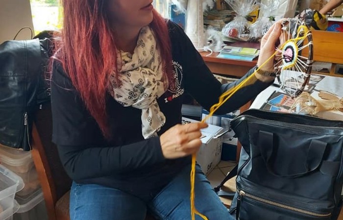 Dzisiaj zwiedzamy Olsztyn szlakiem św.Jakuba. Stolica naszego województwa przywitała nas pięknym słońcem. Uczstnicy projektu poznali zabytki Olsztyna, odwiedzili Mikołaja Kopernika, siedzibę Gazety Olsztyńskie a  podczas wizyty na zamku niektórych udało się zakuć w dyby. Po intensywnym zwiedzaniu przyszedł czas relaksu -piknik nad jeziorem Ukiel.