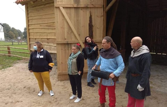 Kolejny dzień w Olsztynku pełen wrażeń za nami. Dzisiaj uczniowie odwiedzili wystawę malarstwa Janusza Oskara Knorowskiego 