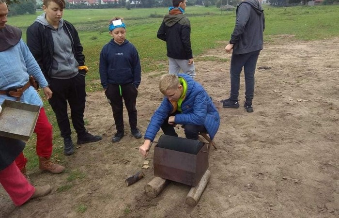 Kolejny dzień w Olsztynku pełen wrażeń za nami. Dzisiaj uczniowie odwiedzili wystawę malarstwa Janusza Oskara Knorowskiego 