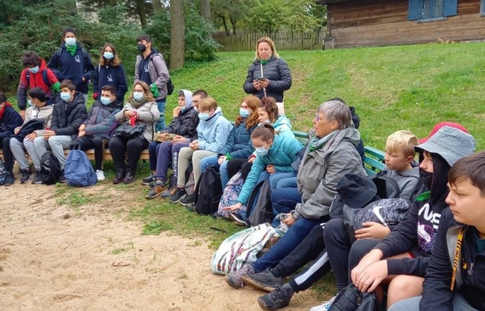 Kolejny dzień w Olsztynku pełen wrażeń za nami. Dzisiaj uczniowie odwiedzili wystawę malarstwa Janusza Oskara Knorowskiego 