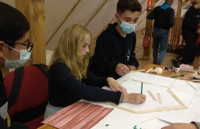 Kolejny dzień w Olsztynku pełen wrażeń za nami. Dzisiaj uczniowie odwiedzili wystawę malarstwa Janusza Oskara Knorowskiego 