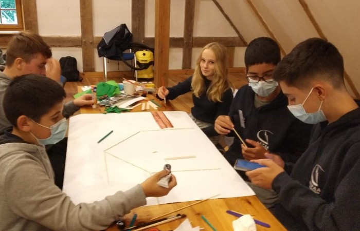 Kolejny dzień w Olsztynku pełen wrażeń za nami. Dzisiaj uczniowie odwiedzili wystawę malarstwa Janusza Oskara Knorowskiego 