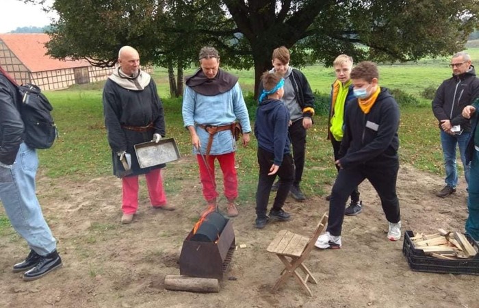 Kolejny dzień w Olsztynku pełen wrażeń za nami. Dzisiaj uczniowie odwiedzili wystawę malarstwa Janusza Oskara Knorowskiego 