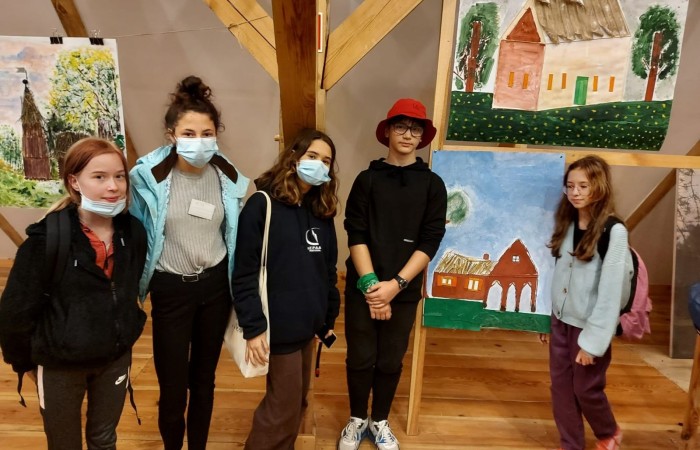 Kolejny dzień w Olsztynku pełen wrażeń za nami. Dzisiaj uczniowie odwiedzili wystawę malarstwa Janusza Oskara Knorowskiego 