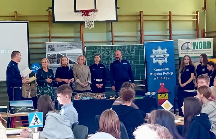 Bezpieczeństwo w ruchu drogowym jest jednym z najważniejszych aspektów życia codziennego, mającym bezpośredni wpływ na zdrowie i życie ludzi. W celu podnoszenia świadomości na temat zasad bezpieczeństwa i promowania wiedzy oraz odpowiedzialnych postaw wśród uczniów został zorganizowany międzyszkolny turniej wiedzy 