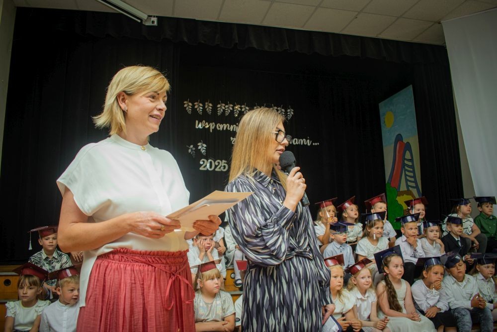 18 czerwca w naszym przedszkolu odbyła się wzruszająca i pełna radości uroczystość zakończenia roku szkolnego dla dwóch wyjątkowych grup: 