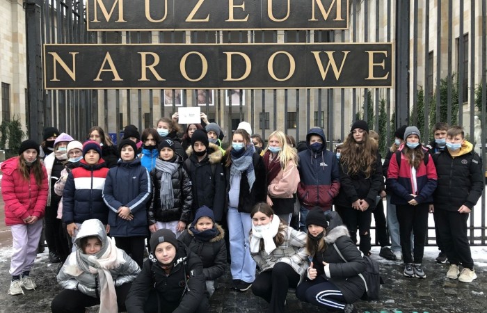 W dniach 9-11 grudnia 2021 uczniowie klas 7b i 7c uczestniczyli w wycieczce do stolicy Polski w ramach projektu Ministerstwa Edukacji i Nauki 