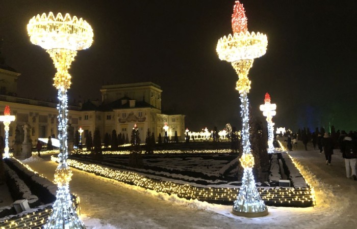 W dniach 9-11 grudnia 2021 uczniowie klas 7b i 7c uczestniczyli w wycieczce do stolicy Polski w ramach projektu Ministerstwa Edukacji i Nauki 