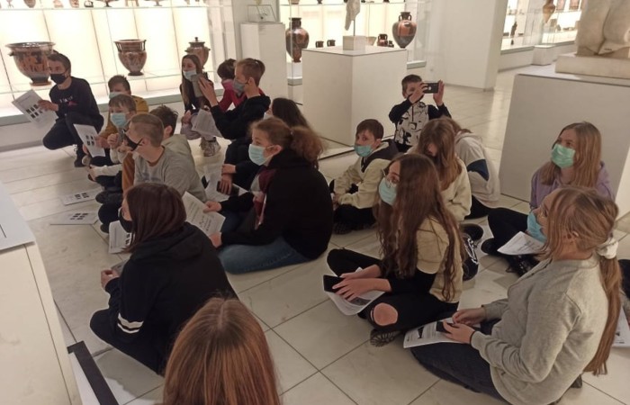 W dniach 9-11 grudnia 2021 uczniowie klas 7b i 7c uczestniczyli w wycieczce do stolicy Polski w ramach projektu Ministerstwa Edukacji i Nauki 