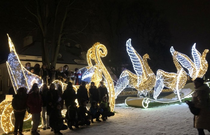 W dniach 9-11 grudnia 2021 uczniowie klas 7b i 7c uczestniczyli w wycieczce do stolicy Polski w ramach projektu Ministerstwa Edukacji i Nauki 