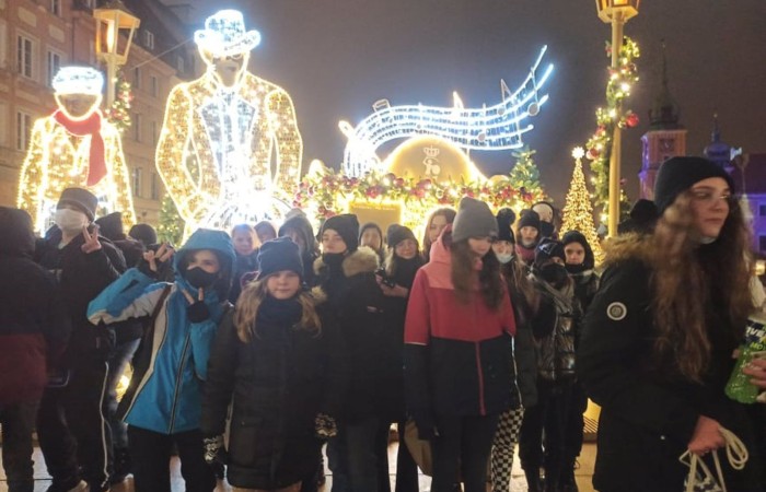 W dniach 9-11 grudnia 2021 uczniowie klas 7b i 7c uczestniczyli w wycieczce do stolicy Polski w ramach projektu Ministerstwa Edukacji i Nauki 