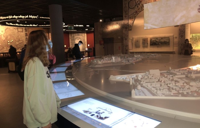 W dniach 9-11 grudnia 2021 uczniowie klas 7b i 7c uczestniczyli w wycieczce do stolicy Polski w ramach projektu Ministerstwa Edukacji i Nauki 