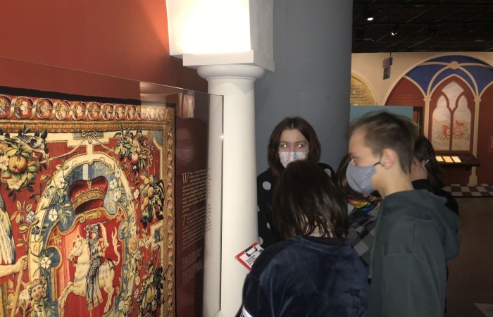 W dniach 9-11 grudnia 2021 uczniowie klas 7b i 7c uczestniczyli w wycieczce do stolicy Polski w ramach projektu Ministerstwa Edukacji i Nauki 