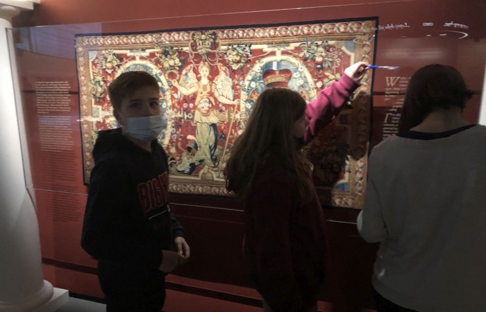 W dniach 9-11 grudnia 2021 uczniowie klas 7b i 7c uczestniczyli w wycieczce do stolicy Polski w ramach projektu Ministerstwa Edukacji i Nauki 