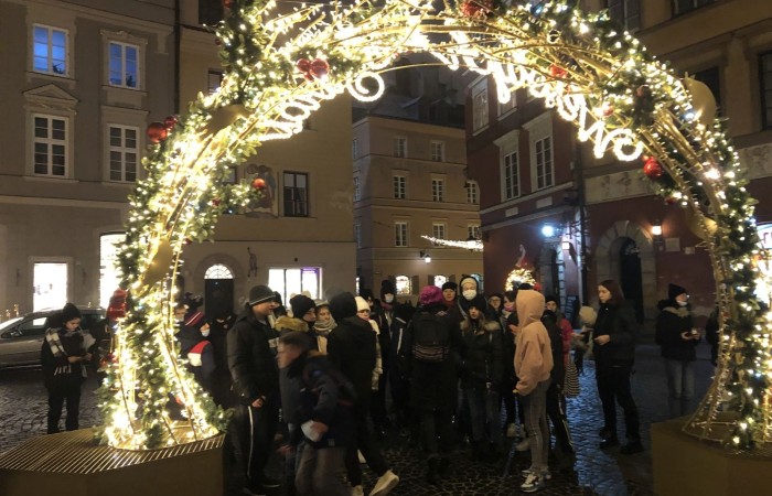 W dniach 9-11 grudnia 2021 uczniowie klas 7b i 7c uczestniczyli w wycieczce do stolicy Polski w ramach projektu Ministerstwa Edukacji i Nauki 