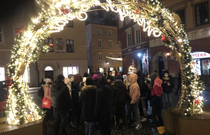 W dniach 9-11 grudnia 2021 uczniowie klas 7b i 7c uczestniczyli w wycieczce do stolicy Polski w ramach projektu Ministerstwa Edukacji i Nauki 