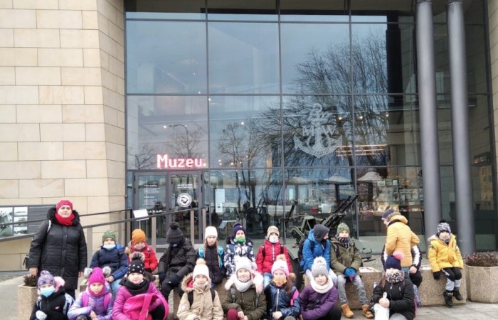 	14 grudnia 2021 uczniowie klas IIIa i IIIb uczestniczyli w wycieczce do Gdyni w ramach projektu Ministerstwa Edukacji i Nauki ,,Poznaj Polskę