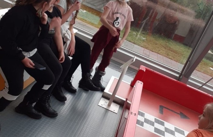 	14 grudnia 2021 uczniowie klas IIIa i IIIb uczestniczyli w wycieczce do Gdyni w ramach projektu Ministerstwa Edukacji i Nauki ,,Poznaj Polskę