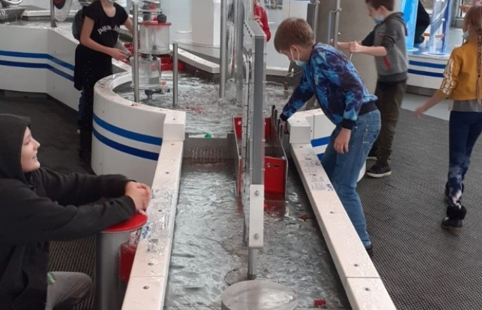 	14 grudnia 2021 uczniowie klas IIIa i IIIb uczestniczyli w wycieczce do Gdyni w ramach projektu Ministerstwa Edukacji i Nauki ,,Poznaj Polskę