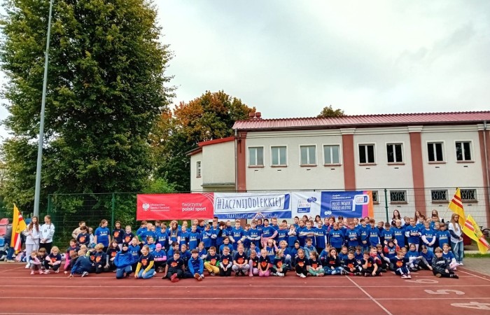 7 października 2025 roku na Stadionie Miejskim MOSiR odbyło się wyjątkowe wydarzenie sportowe, które na długo pozostanie w pamięci uczestników i organizatorów. Pod honorowym patronatem Burmistrza Pasłęka odbyła się impreza lekkoatletyczna skierowana do najmłodszych uczniów z klas II i III pasłęckich szkół podstawowych.