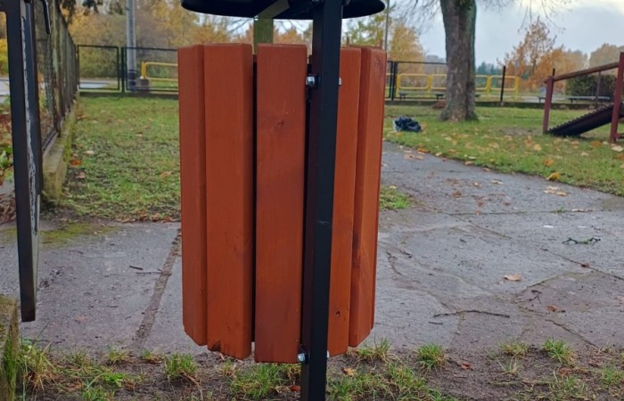 Dzięki grantowi przyznanemu przez Polskie Sieci Elektroenergetyczne w ramach VII edycji programu “ Wzmocnij Swoje Otoczenie” dla Stowarzyszenia Przyjaciele Pasłęckiej Dwójki, na terenie Szkoły Podstawowej nr 2 w Pasłęku powstało wyjątkowe miejsce – EkoEduPark PSE. To przestrzeń stworzona z myślą o edukacji ekologicznej, integracji społecznej oraz promowaniu postaw proekologicznych wśród dzieci, młodzieży i dorosłych mieszkańców naszej gminy.