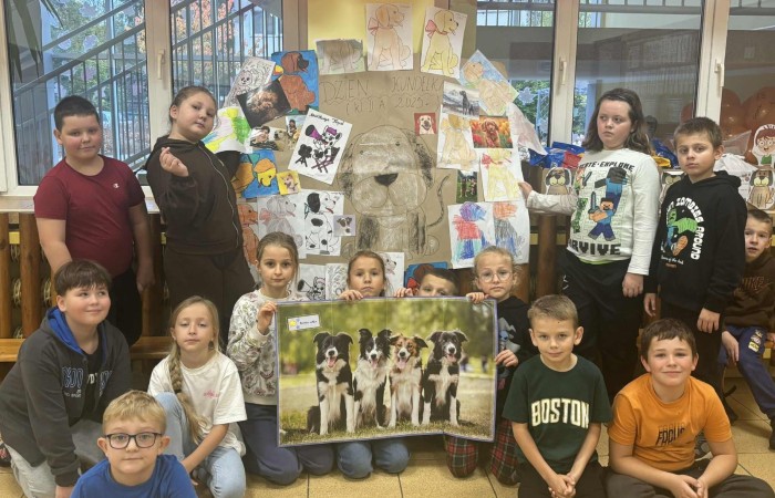 Z okazji Dnia Kundelka w naszej placówce odbyła się zbiórka karmy dla potrzebujących czworonogów. Dzięki ogromnemu zaangażowaniu dzieci i wsparciu rodziców udało się zebrać imponującą ilość darów, które trafiły do pobliskiego schroniska.

Z tej okazji dzieci z wielkim entuzjazmem przygotowały również piękne prace plastyczne inspirowane psimi przyjaciółmi. Ich wystawa ozdobiła sale i korytarze, wprowadzając wszystkich w radosny, psi klimat.

Serdecznie dziękujemy wszystkim darczyńcom za otwarte serca, życzliwość i wspólne świętowanie tego wyjątkowego dnia.