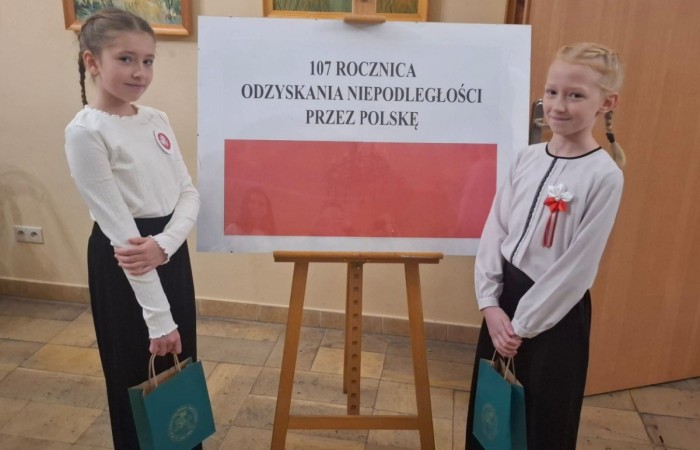 Nasza szkoła uczestniczyła 11 listopada w występie artystycznym w sali widowiskowo-kinowej Pasłęckiego Centrum Kultury i Artystycznego z okazji Dnia Niepodległości. Na scenie zaprezentowały się uczennice z klasy 3a Zofia Misiułajtis i Magda Brzozowska z piosenką 