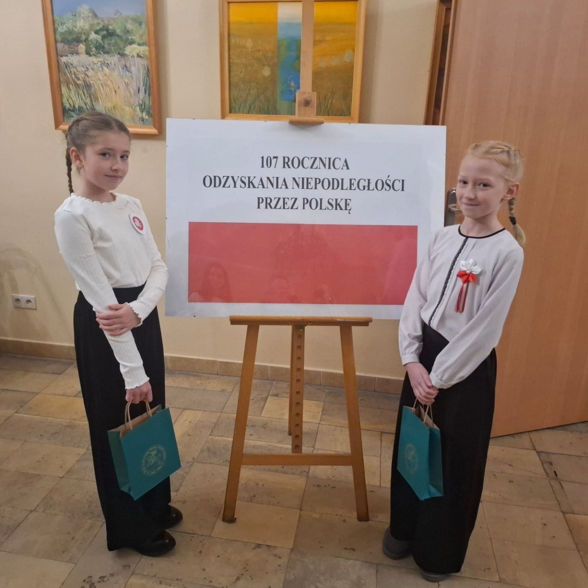 Nasza szkoła  uczestniczyła 11 listopada w występie artystycznym w sali widowiskowo-kinowej Pasłęckiego Centrum Kultury i Artystycznego z okazji Dnia Niepodległości. Na scenie zaprezentowały się uczennice z klasy 3a Zofia Misiułajtis i Magda Brzozowska z piosenką
 