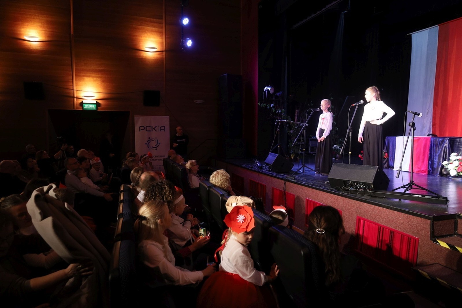 Nasza szkoła  uczestniczyła 11 listopada w występie artystycznym w sali widowiskowo-kinowej Pasłęckiego Centrum Kultury i Artystycznego z okazji Dnia Niepodległości. Na scenie zaprezentowały się uczennice z klasy 3a Zofia Misiułajtis i Magda Brzozowska z piosenką
 