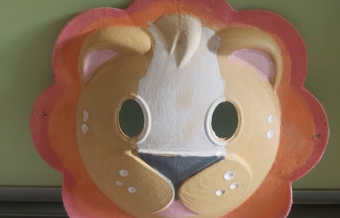 Na zajęciach edukacyjnych dziewczęta i chłopcy z klasy Va i Vb, poza poznawaniem róznych technik szybkiego czytania i uczenia się, rozwijają swoje zdolności artystyczne. Zajęcia odbywają się zarówno w szkole, jak i poza nią. Podczas wycieczki do miasta, podziwialiśmy miejscowe zabytki i robiliśmy zdjęcia. Jedząc pyszne lody, rozmawialiśmy o historii naszego miasta. Korzystając z zakupionych w ramach projektu materiałów, uwiecznialiśmy nasze miasto, szkicując najciekawsze obiekty specjalnymi przyborami. Uczniowie wykonywali metodą decupage piękne skrzynki na chusteczki, malowali koty i niesamowite maski karnawałowe. Podczas przedświątecznego spotkania, przy suto zastawionym stole i nastrojowej muzyce, wykonywali świąteczne podkładki na świece. Zajęcia pozwalają dzieciom rozbudzać kreatywność, wyobraźnię i zdolności.