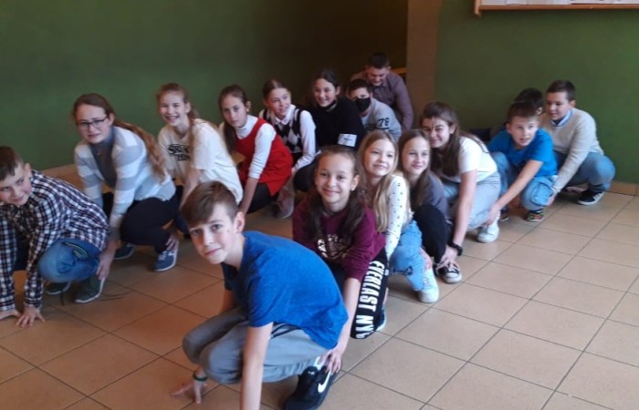 Realizujemy również liczne projekty unijne i ministerialne:
Akademia Otwartego Umysłu II - celem projektu jest podniesienie jakości i atrakcyjności oferty edukacyjnej szkoły poprzez prowadzenie dla uczniów klas II- VIII różnorodnych zajęć rozwijających, edukacyjnych, ogólnorozwojowych i przyrodniczych.
