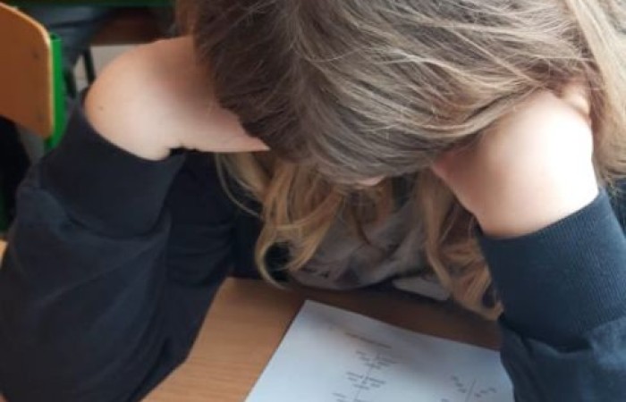 Na Zajęciach edukacyjnych odbywających się w ramach Akademii Otwartego Umysłu2 uczniowie z I grupy projektowej wykonywali zadania mające na celu poprawę koncentracji. Docelowo mają one usprawnić technikę prowadzenia oka, poszerzenie pola widzenia ucznia i wyeliminować wady czytania.