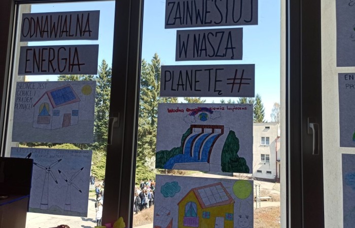 Z okazji Światowego Dnia Ziemi w naszej szkole odbyły się konkursy 
Matematyczny dla klas 4-8 