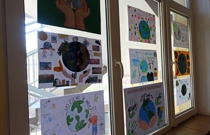 Z okazji Światowego Dnia Ziemi w naszej szkole odbyły się konkursy 
Matematyczny dla klas 4-8 