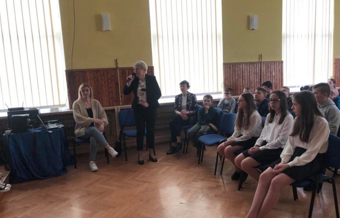 W celu uczczenia tej daty, w 2019 roku Sejm ustanowił 14 kwietnia państwowym Świętem Chrztu Polski. Z tej to właśnie okazji Samorząd Uczniowski klas IV-VIII, we współpracy z opiekunem pocztu sztandarowego, przygotował uroczystą akademię. Uczniowie odśpiewali hymn narodowy, obejrzeli prezentację oraz przypomnieli sobie początki historii państwa polskiego za sprawą krótkich filmików dotyczących, m.in. słowiańskich wierzeń, ceremonii przyjęcia chrztu przez Mieszka I oraz życia i męczeńskiej śmierci św. Wojciecha. Zwieńczeniem uroczystości było wspólne zaśpiewanie utworu Jesteś królem.