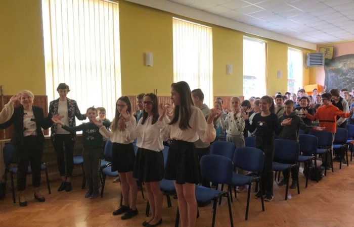 W celu uczczenia tej daty, w 2019 roku Sejm ustanowił 14 kwietnia państwowym Świętem Chrztu Polski. Z tej to właśnie okazji Samorząd Uczniowski klas IV-VIII, we współpracy z opiekunem pocztu sztandarowego, przygotował uroczystą akademię. Uczniowie odśpiewali hymn narodowy, obejrzeli prezentację oraz przypomnieli sobie początki historii państwa polskiego za sprawą krótkich filmików dotyczących, m.in. słowiańskich wierzeń, ceremonii przyjęcia chrztu przez Mieszka I oraz życia i męczeńskiej śmierci św. Wojciecha. Zwieńczeniem uroczystości było wspólne zaśpiewanie utworu Jesteś królem.